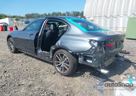 2022 BMW 330I xDrive z USA, uszkodzony, nr VIN 3MW5R7J04N8C60267